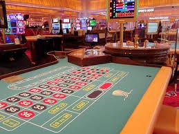 Antarmuka dealer langsung roulette VIP dengan opsi multi-sudut kamera